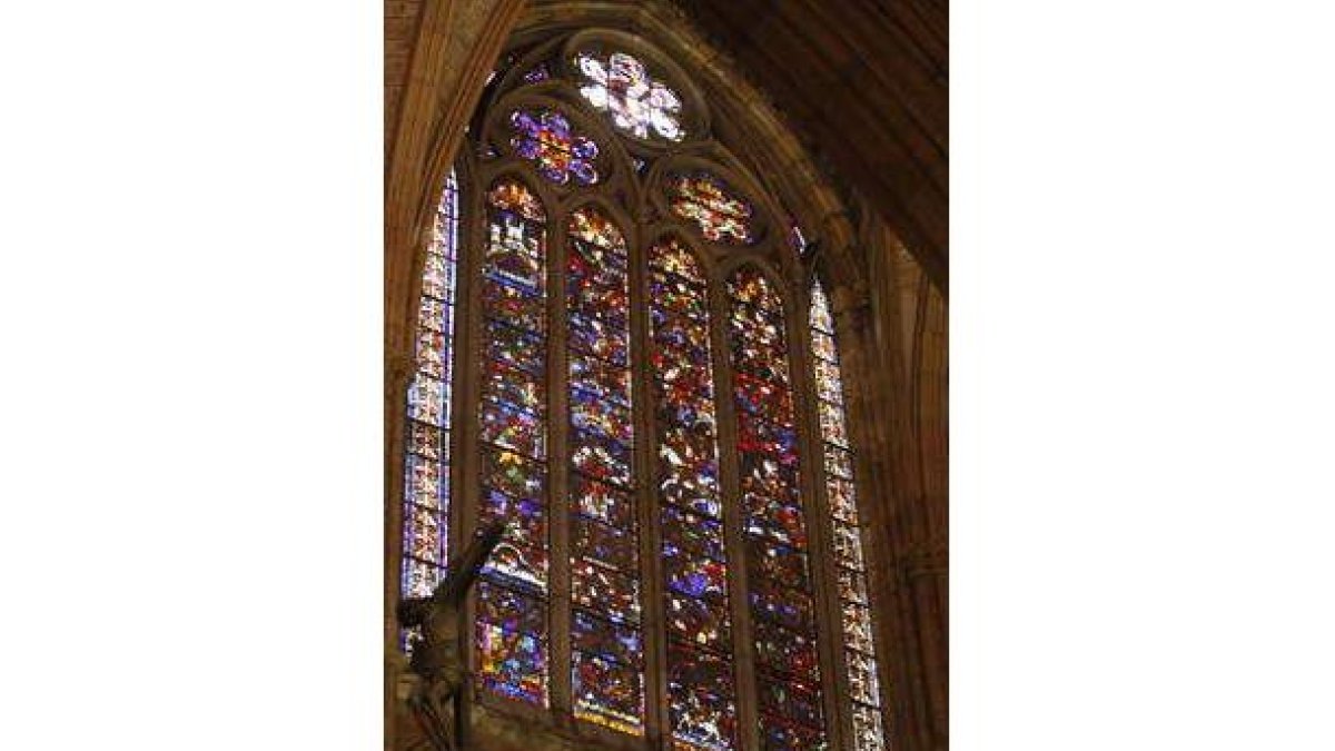Vidriera «La cacería» de la Catedral de León.