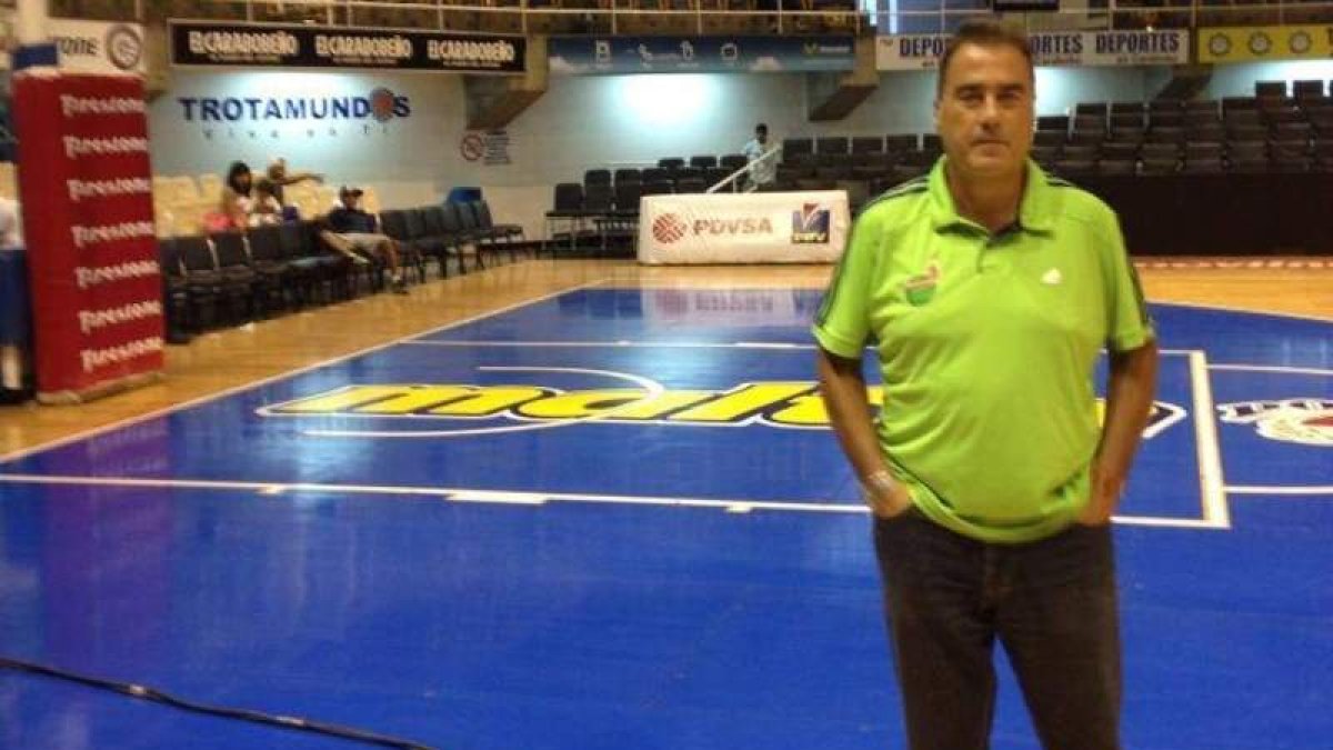 Aranzana en la pista donde juega el Trotamundos de Carabobo.