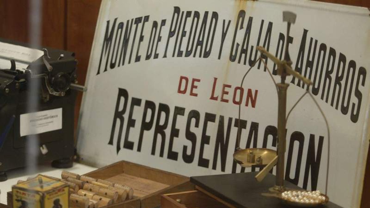 Imagen de archivo de una exposición del Monte de Piedad de León.