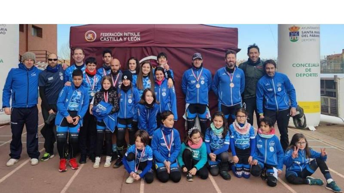 Los integrantes del Club Patinaje Villaquilambre. DL