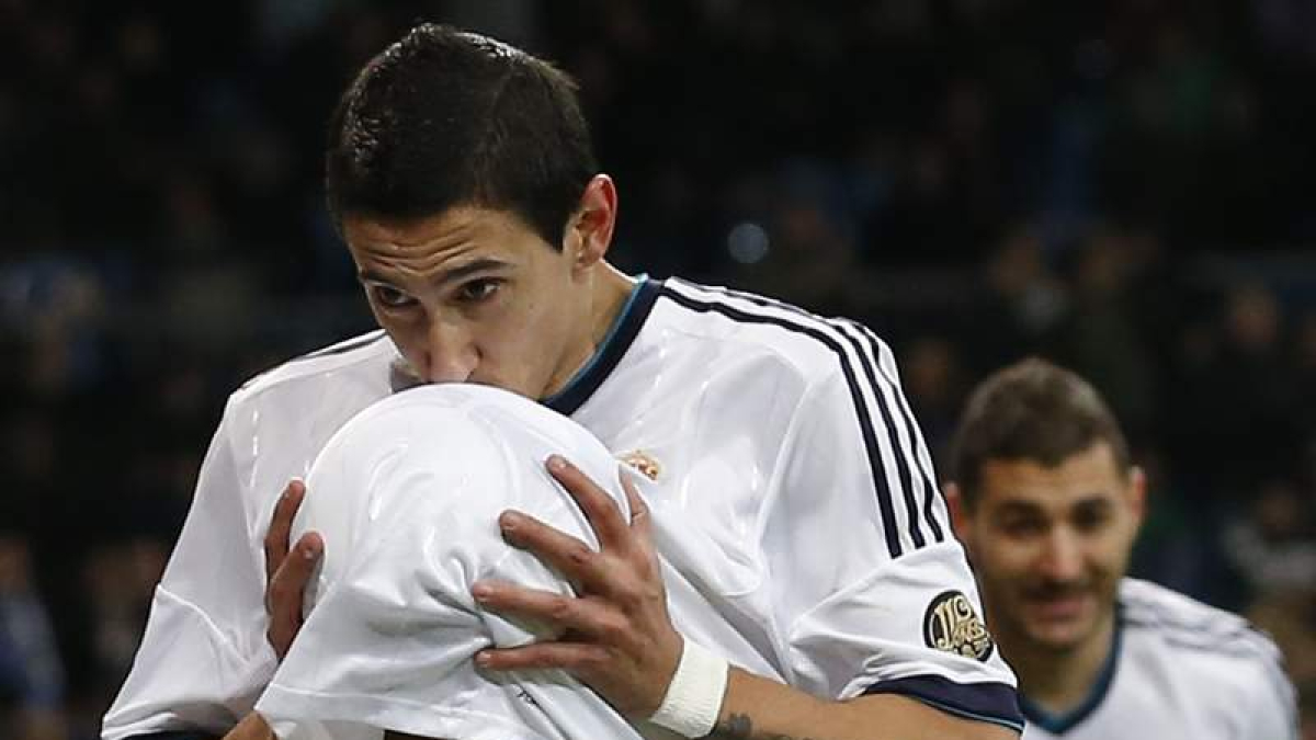 El jugador argentino del Real Madrid Ángel di María celebra su gol, el primero de su equipo frente al Alcoyano.