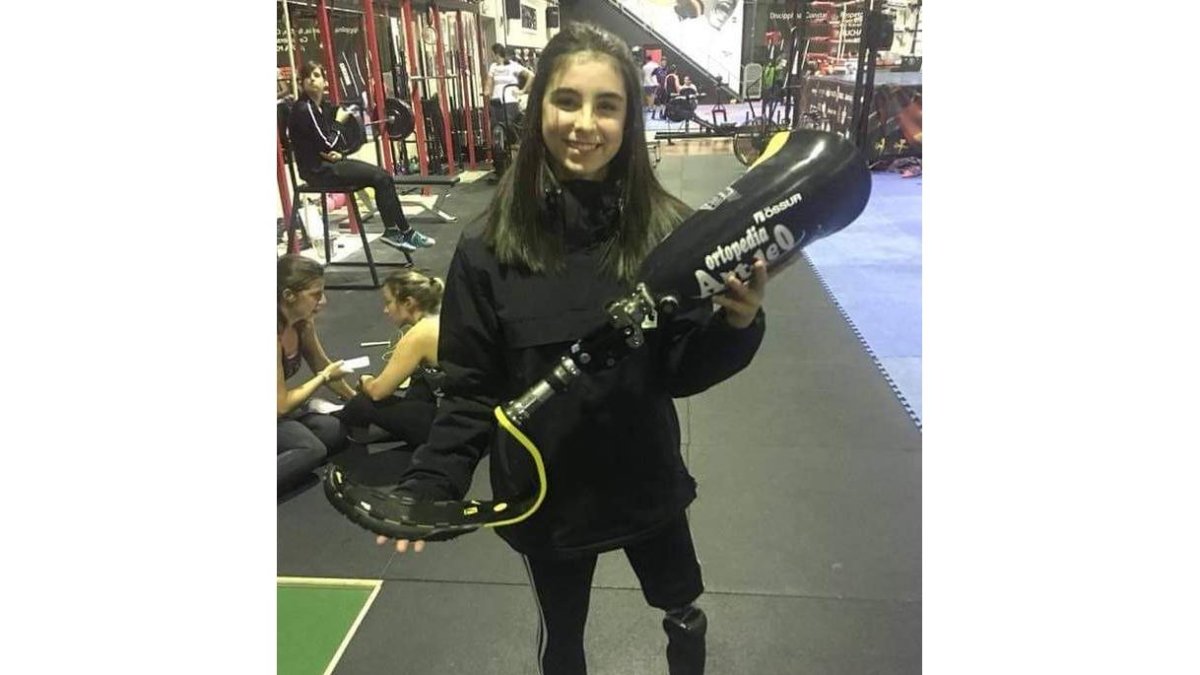 Marta Casado con su nueva prótesis para competir. DL