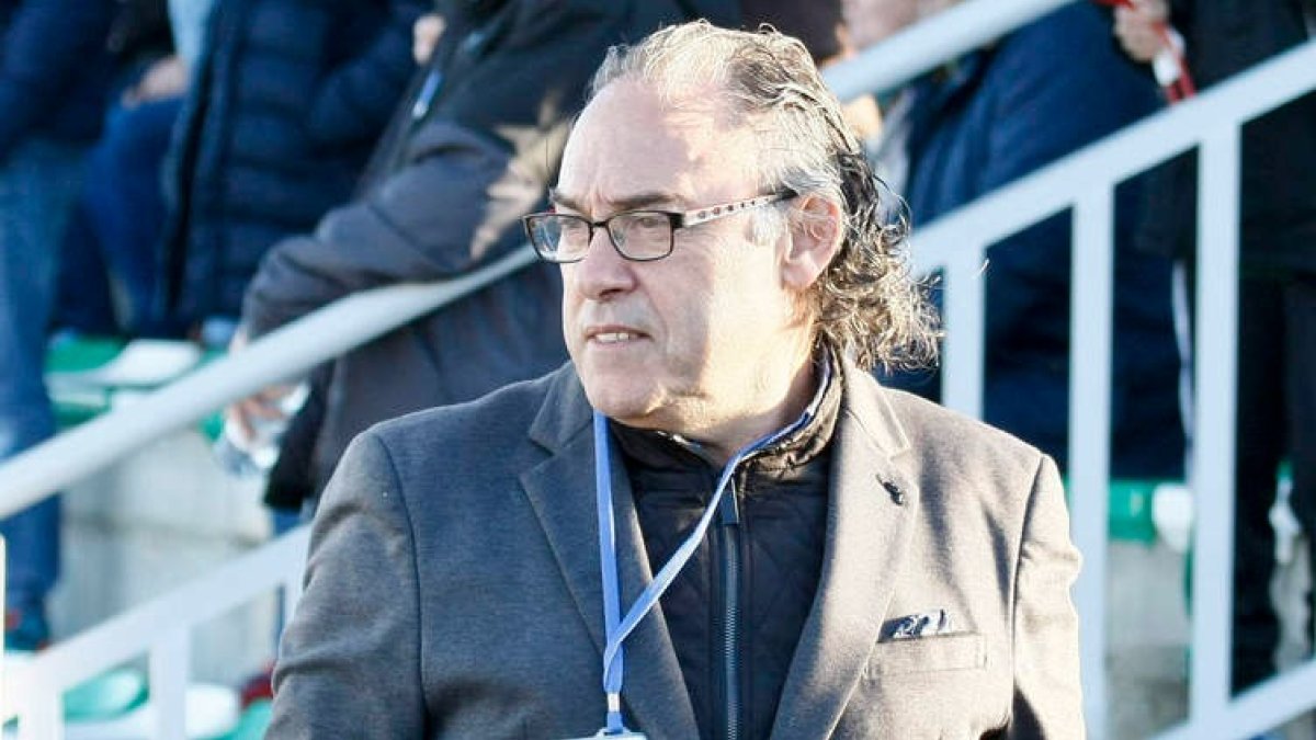 El director general de la Cultural, Felipe Llamazares, es consciente de la situación del club. ALMEIDA