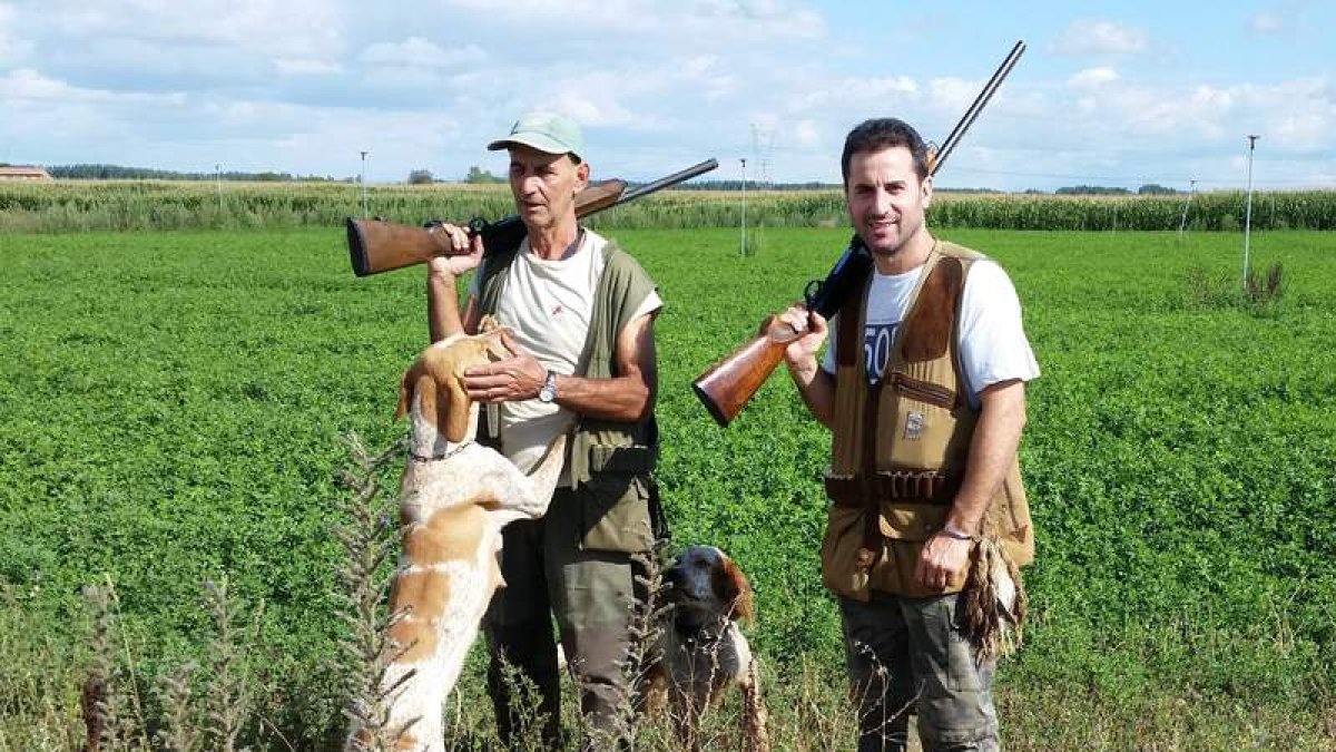 Julio y Javier en Campo de Villavidel con una docena de codornices.