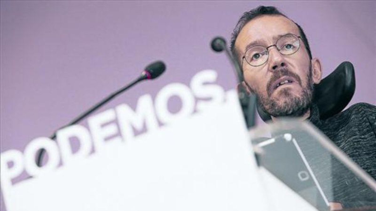 Pablo Echenique, en una rueda de prensa en la sede de Podemos.