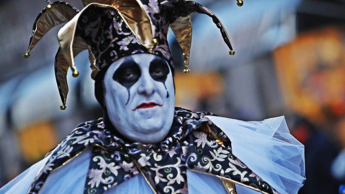 La originalidad y el compromiso de los bañezanos con el carnaval de la ciudad es una de las señas de identidad de esta cita anual que despierta un enorme interés dentro y fuera de la provincia.
