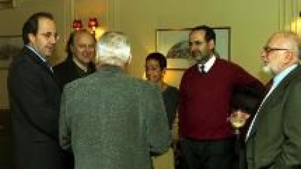 César Gavela, Amancio Prada, Ignacio Sáez y Mario Muchnik durante la presentación del libro