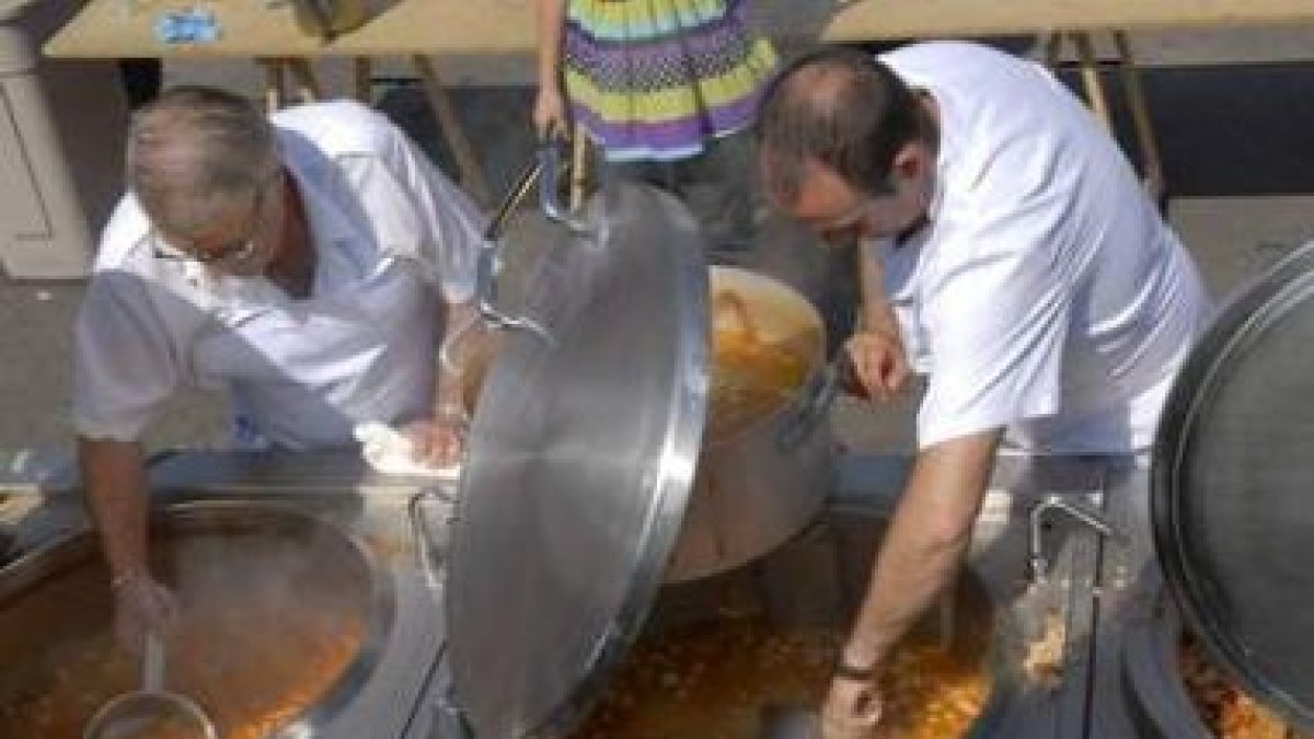 La Alubia Popular espera este año a siete mil comensales.