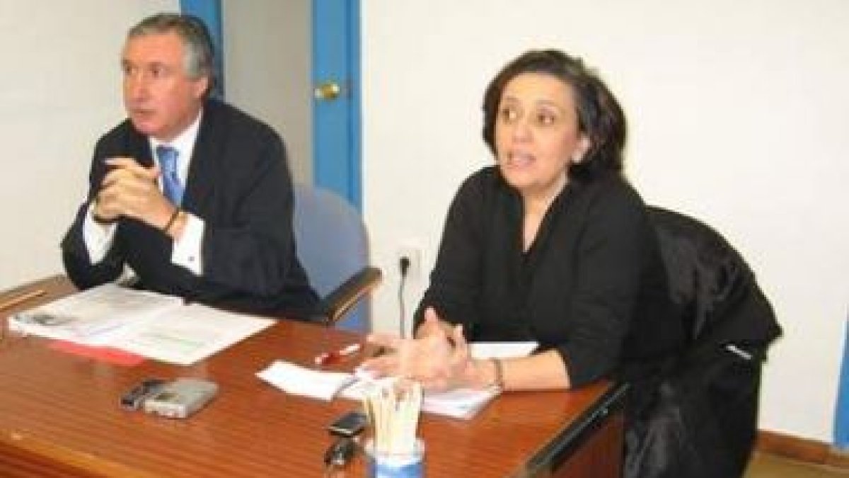 Jacinto Bardal y Emilia Villanueva en la rueda de prensa.