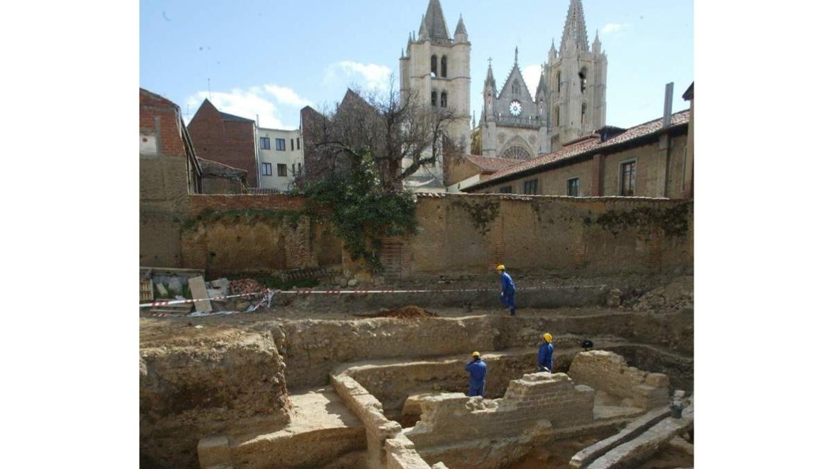 Detalle de los restos de los Principia que aparecieron al excavar en el solar de la calle San Pelayo. ARCHIVO