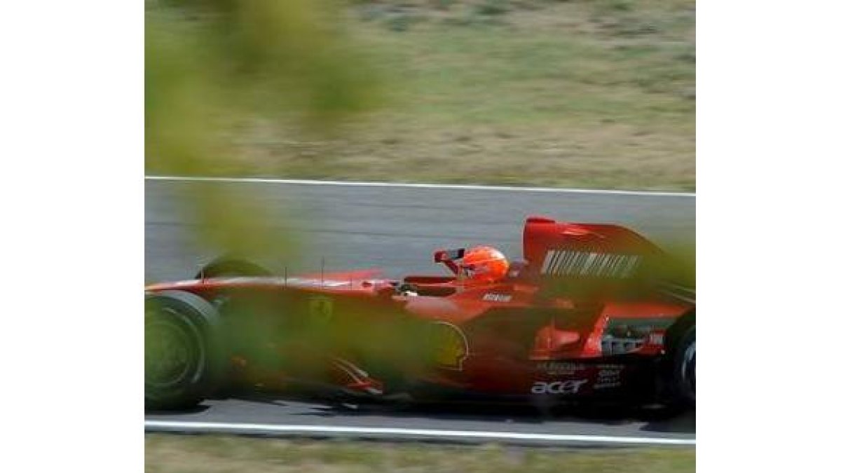 Schumacher, ayer durante su entreno con el Ferrari.