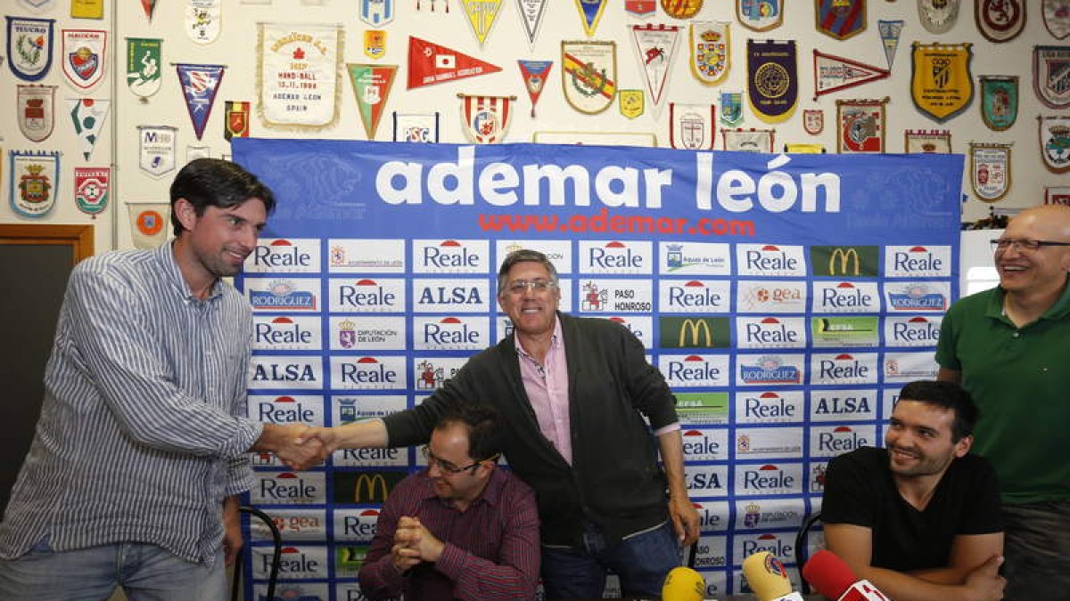 Jorge García Vega, Dani Gordo, Cayetano Franco, José Mario Carrillo y José Carlos Cabero, ayer, en las oficinas del club.