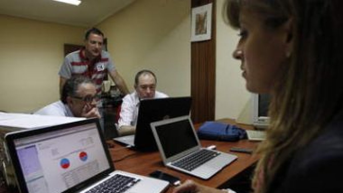 Javier Chamorro, Alejandro Valderas, Eduardo L. Sendino y Gema Cabezas, en la sede de UPL.