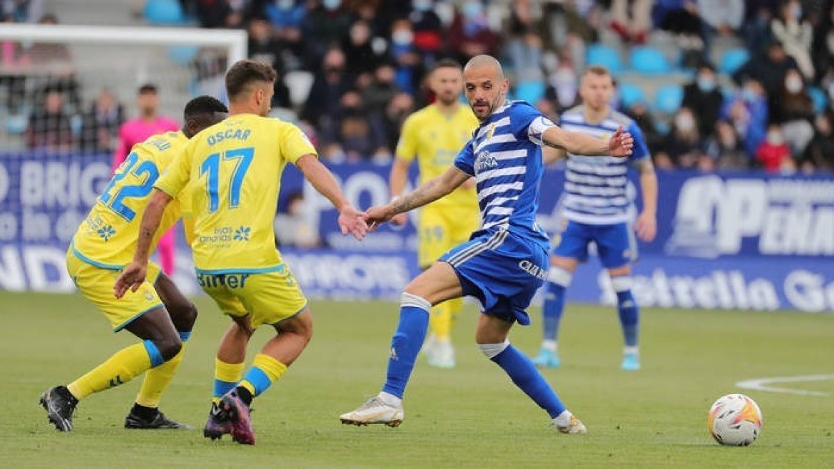 Yuri marcó el único gol de la Ponferradina. L. DE LA MATA