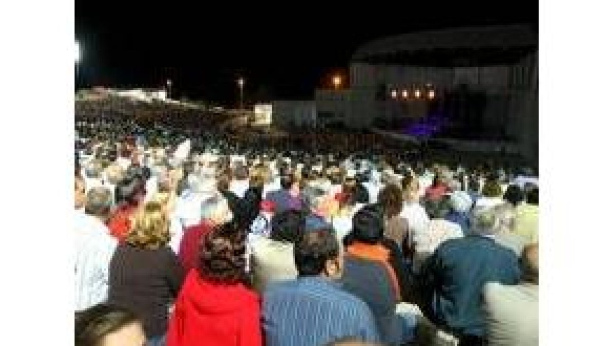 El aforo del auditorio, casi al completo durante el concierto
