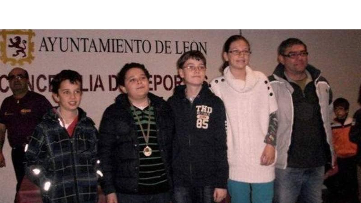 Los componentes de Jesuitas, campeón alevín escolar.