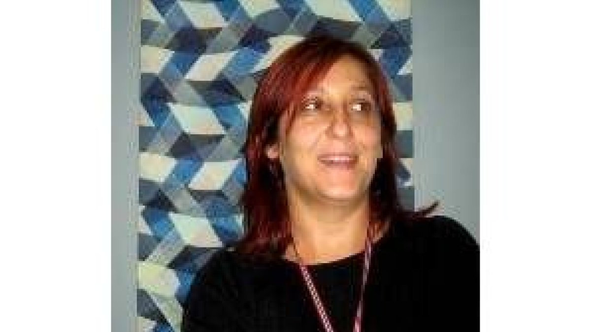 La artista Begoña Pérez Rivera en una de las salas de Ármaga