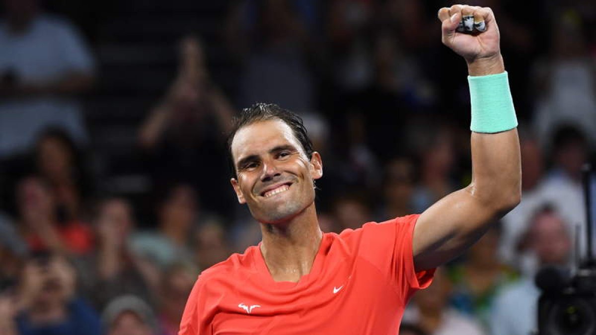 Rafa Nadal arrolla a Dominic Thiem en su regreso a las pistas e invita al optimismo. JONO SEARLE