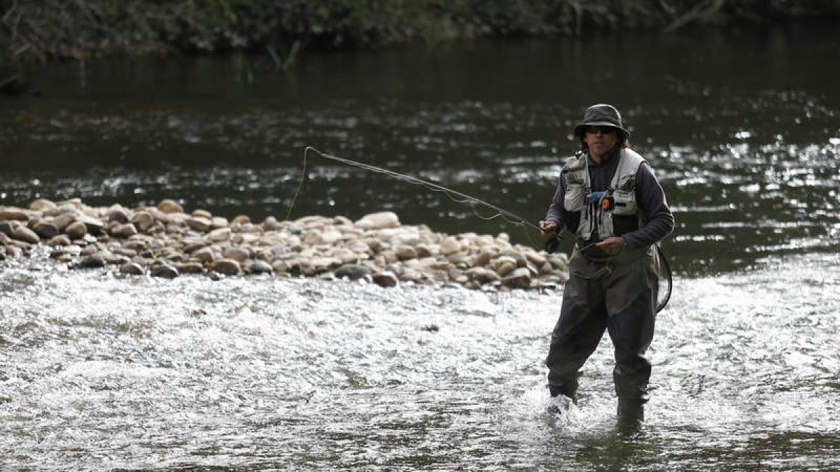 La temporada de pesca de 2021 levantará el telón a finales del mes de marzo. FERNANDO OTERO