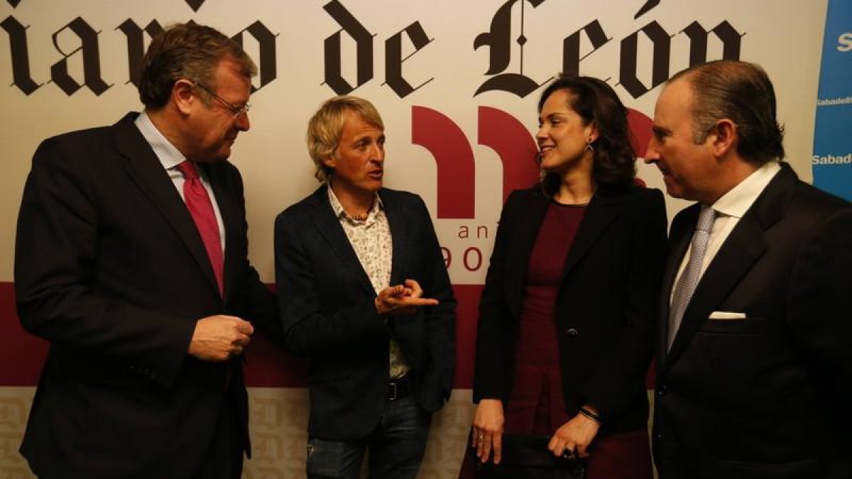El alcalde Antonio Silván, Jesús Calleja, Adriana Ulibarri, consejera delegada de Edigrup y del Diario de León, y Pablo Junceda, director general del Sabadell Herrero