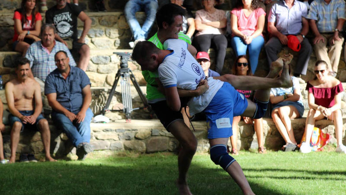 Ibán ausente, Oblanca superado por Busy y éste, en la final de ligeros, por Filín en primer triunfo. A. B.
