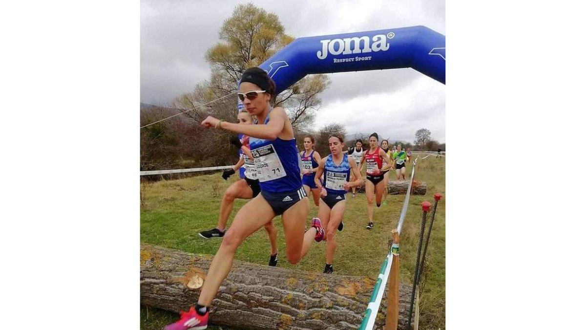 Nuria Lugueros lució su clase en el cross soriano donde el triunfo en categoría masculina fue a parar a manos de Kiplimo. M. DIAZ
