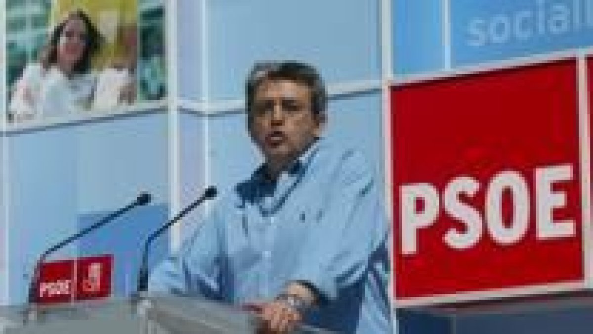 Miguel Martínez, durante su intervención en uno de los últimos mítines del partido socialista