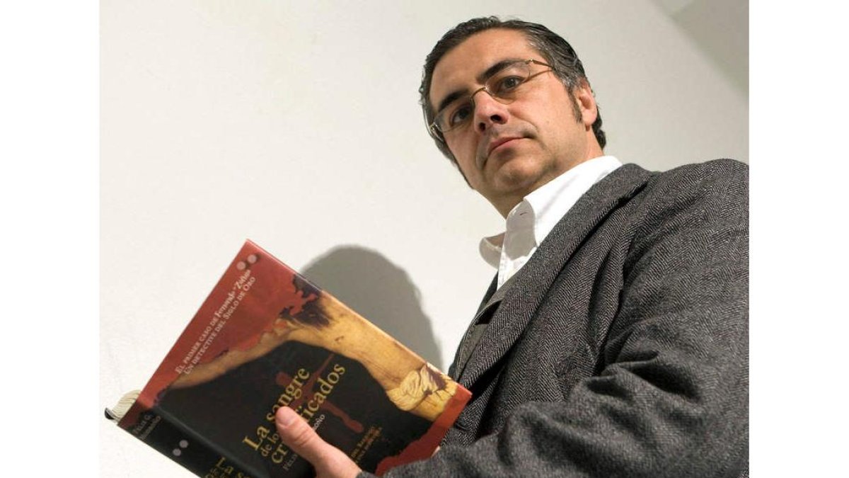 El escritor de origen zamorano Félix González Modroño, autor de ‘La ciudad de los ojos grises’