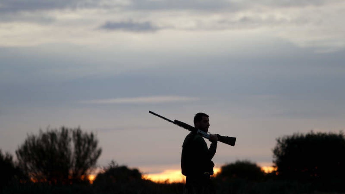 Los cazadores más madrugadores se cobraron las primeras piezas. JESÚS F. SALVADORES