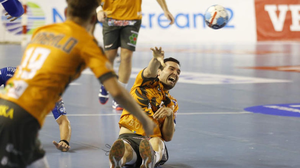 José Mario Carrillo, durante el partido de Champions ante el Wisla Plock. FERNANDO OTERO