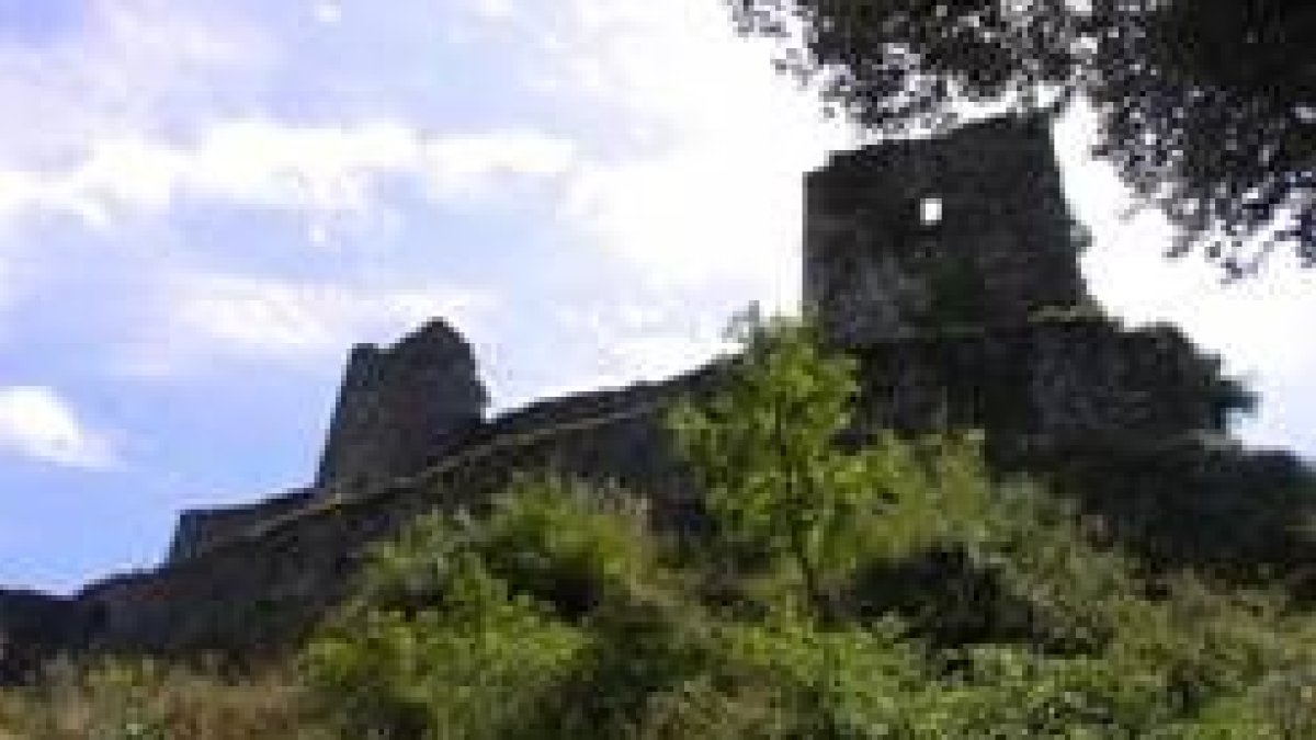 El castillo de Sarracín está en un proceso grave de deterioro