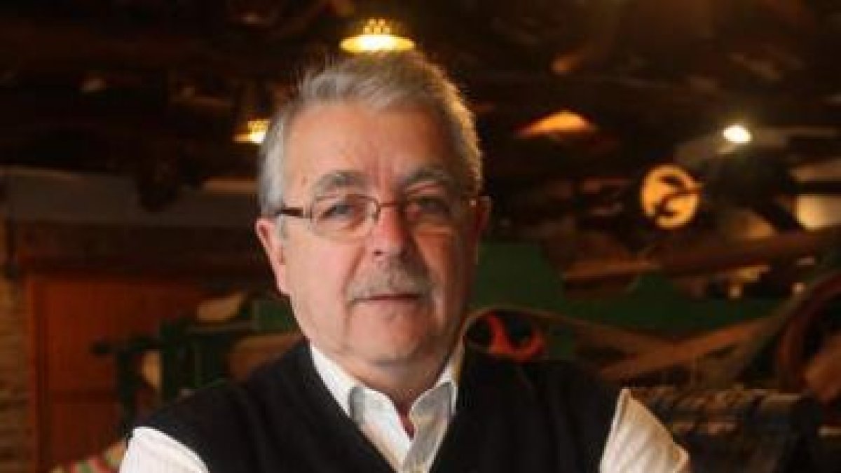 Guillermo Tejerina, en el Batán Museo del Val de San Lorenzo, donde es alcalde.