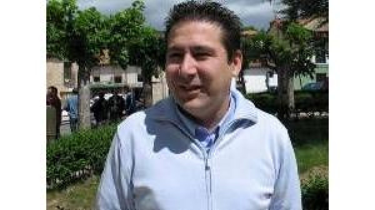 Santos, en los jardines de la plaza del Ayuntamiento de Cistierna