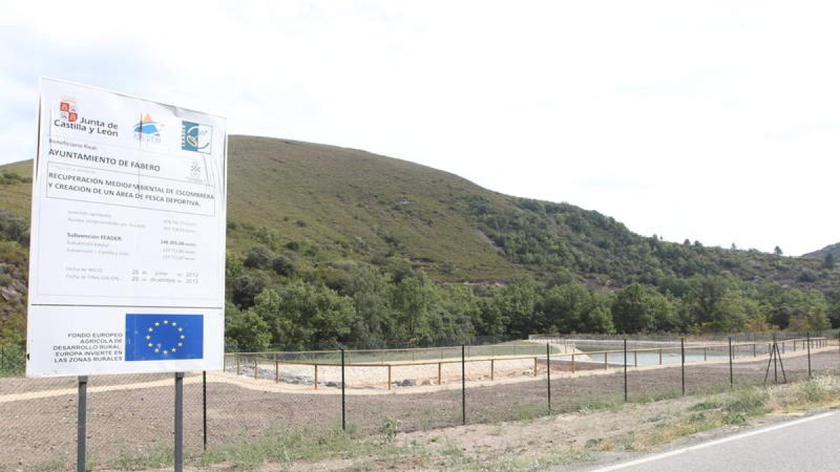 Área de pesca y restauración de escombrera realizada en Bárcena con fondos Proder.