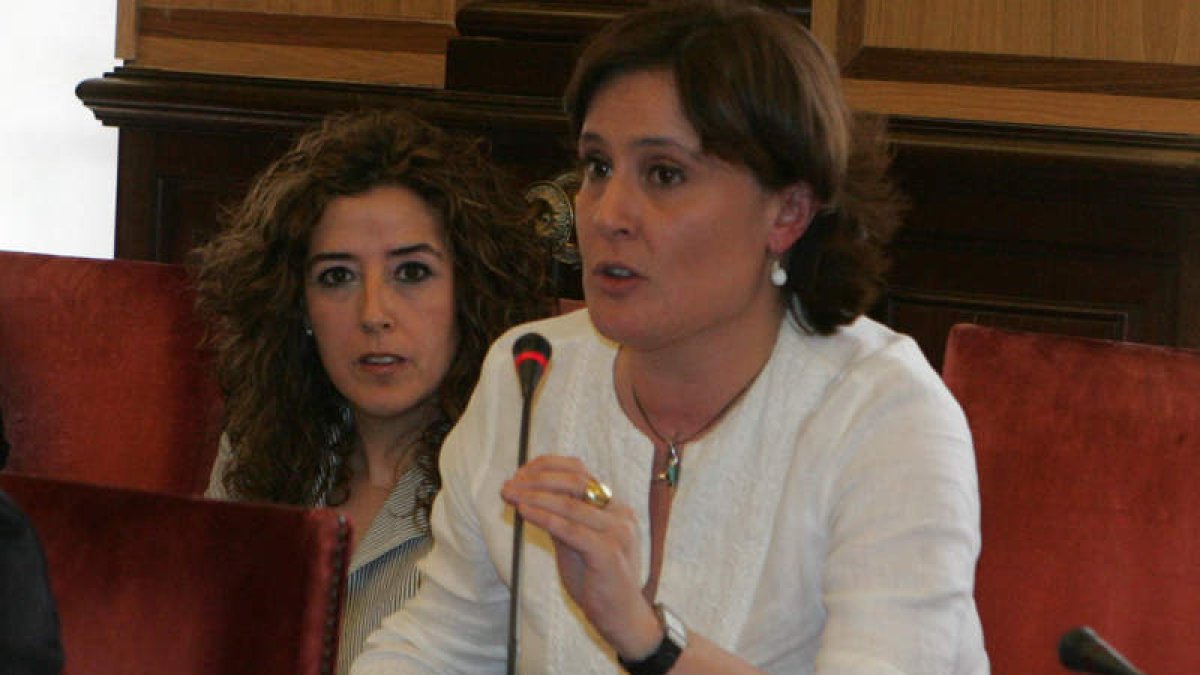 María Rodríguez defendió el voto en contra del grupo municipal socialista.