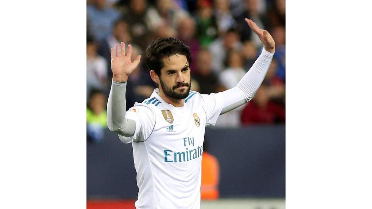 Isco pide perdón tras marcarle al Málaga, su ex equipo, en La Rosaleda. DANIEL PÉREZ
