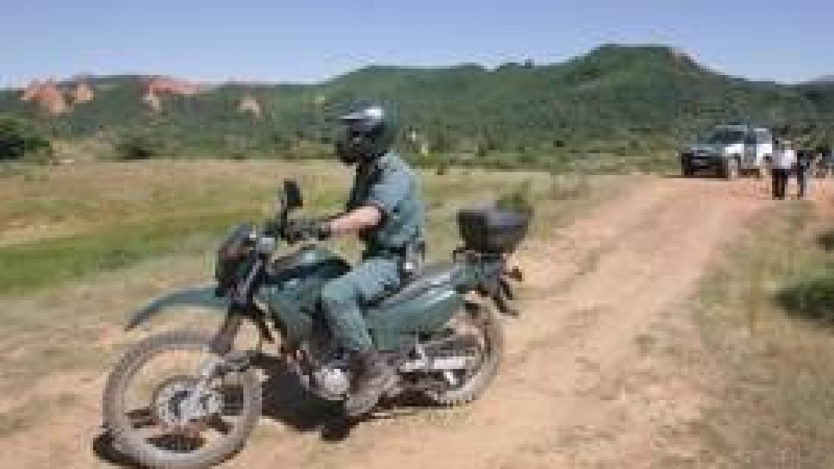 Efectivos de la Guardia Civil continuaron ayer con las tareas de búsqueda de la turista alemana