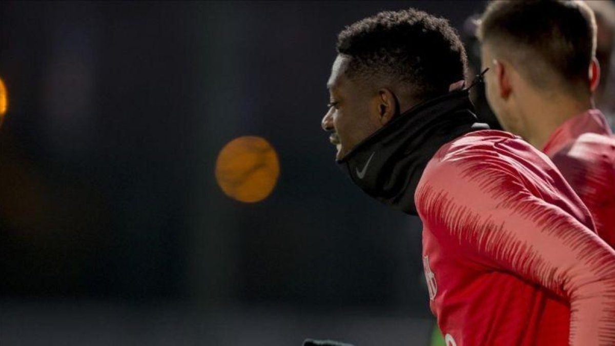 Ousmane Dembélé, en el entrenamiento del lunes en la Ciutat Esportiva Joan Gamper.