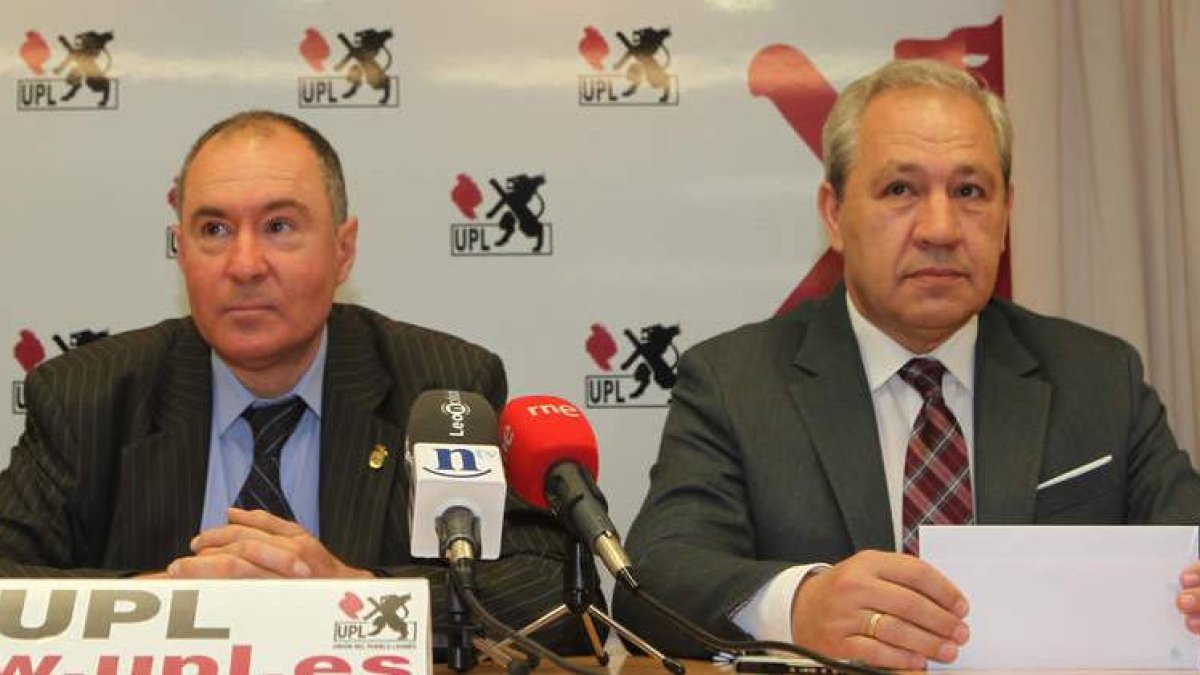 El concejal Eduardo López Sendino y José Antonio González, ayer, en la rueda de prensa de presentación en la UPL.