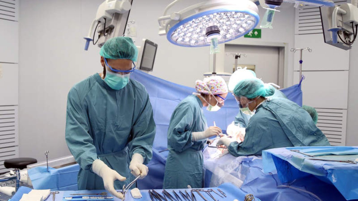 Trasplante en un quirófano. HOSPITAL VALL D’HEBRON
