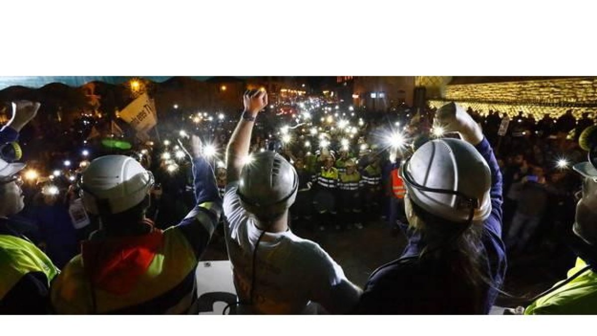 La marcha, que finalizó en Botines, discurrió con un tono muy reivindicativo