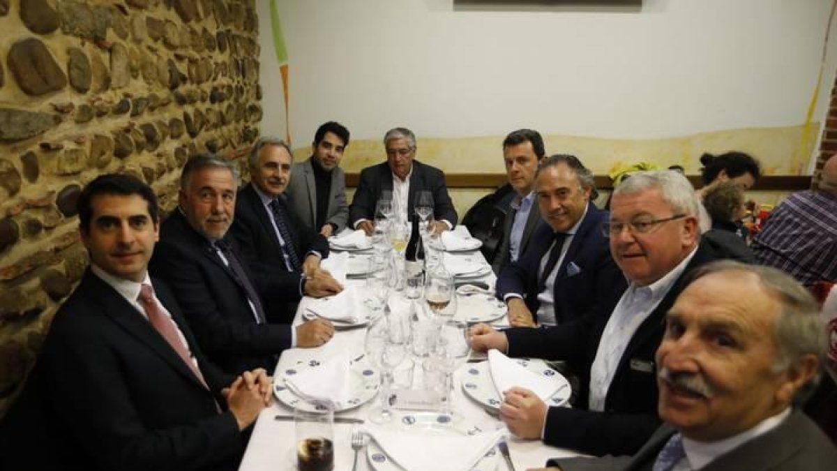 Ambas directivas compartieron mesa antes del partido