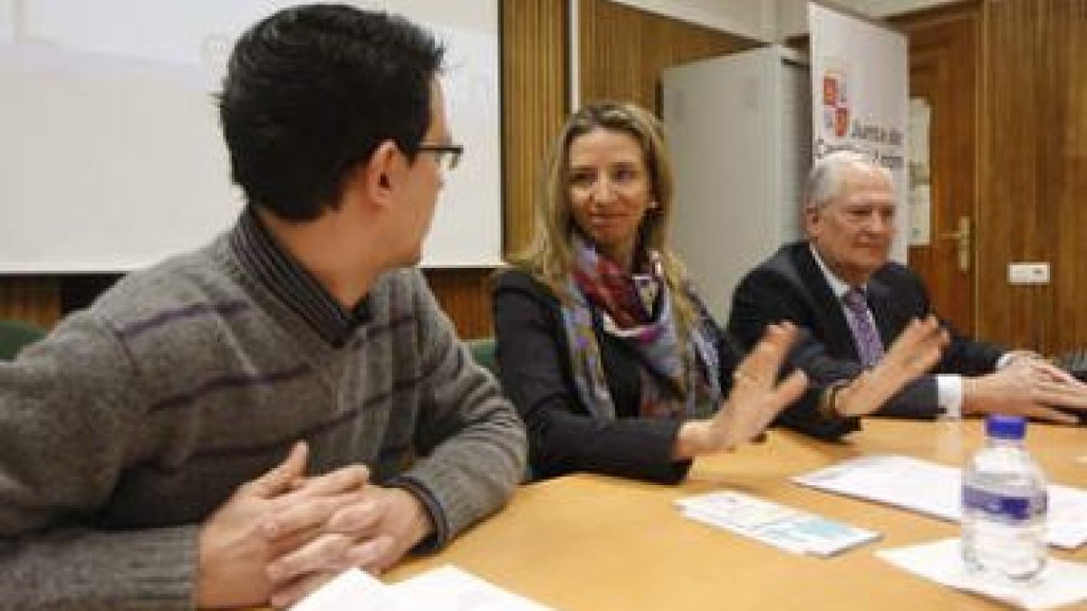 Juan Manuel Primo, Alicia García y Guillermo García Martín, en el acto de presentación de las jornad