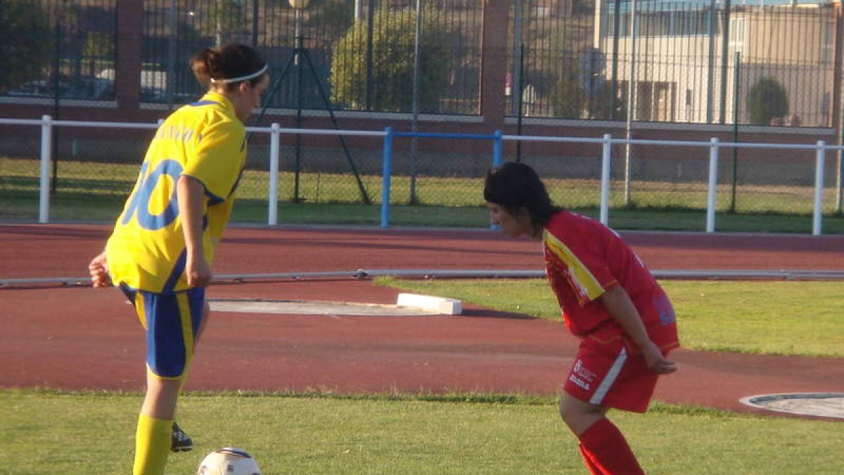 El equipo berciano golea a placer al Atlético Arousana.
