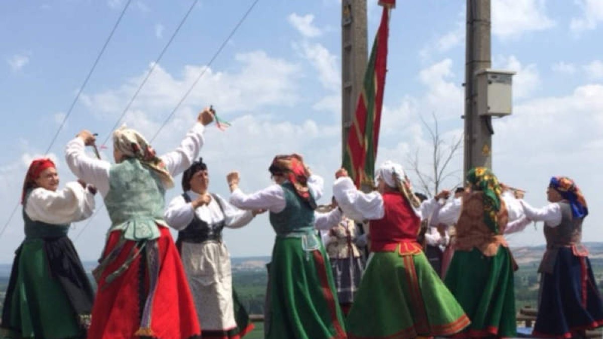 Los bailes regionales centrarán parte de los actos previstos antes del mediodía. AYUNTAMIENTO DE GRADEFES