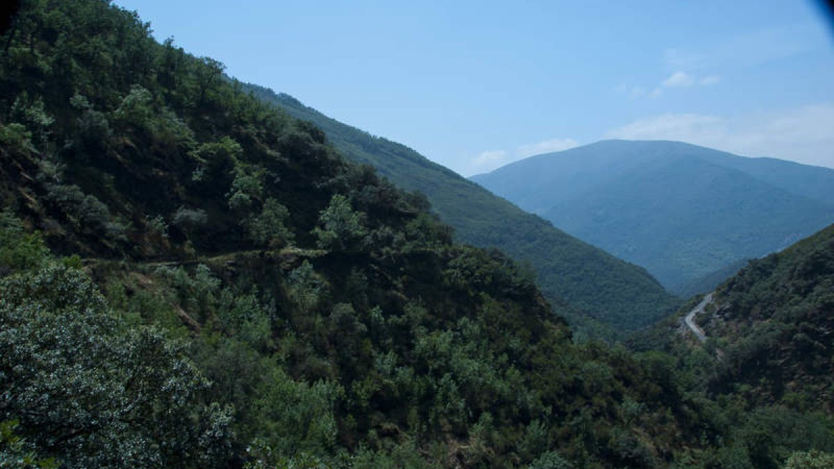 Imagen de una galería que forma parte de la obra de ingeniería de los canales romanos de La Cabrera. ROBERTO MATÍAS