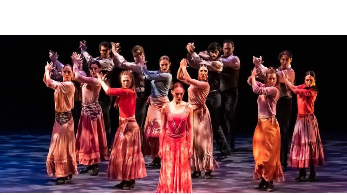 Una escena de ‘Fuego’, a cargo del Ballet de Antonio Gades, una obra con música de Manuel de Falla. JUAN VILLAPLANA