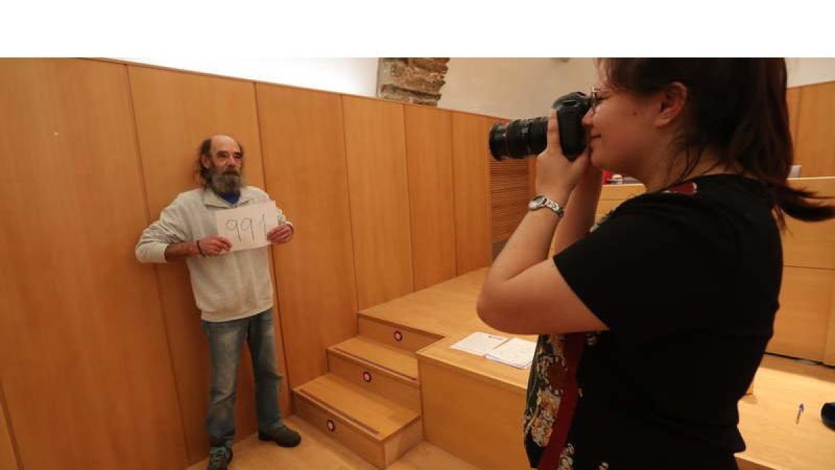 Los candidatos se presentaron en el Museo de la Radio para probar suerte. L DE LA MATA