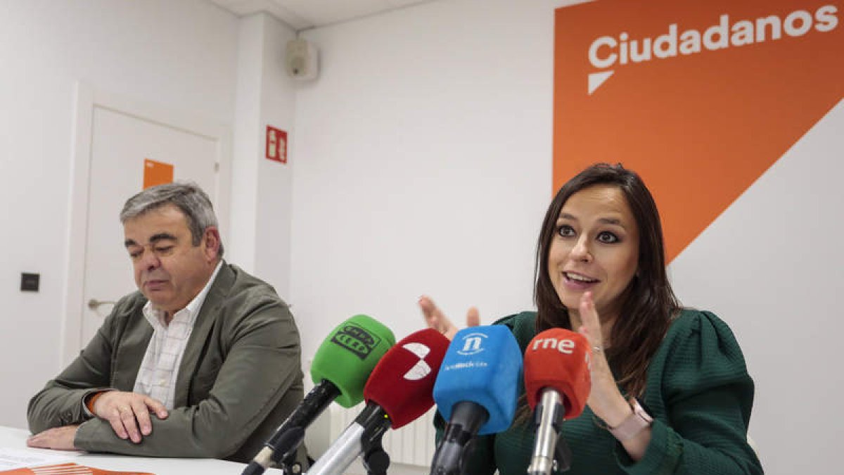 Justo Fernández y Gemma Villarroel, ayer. DL