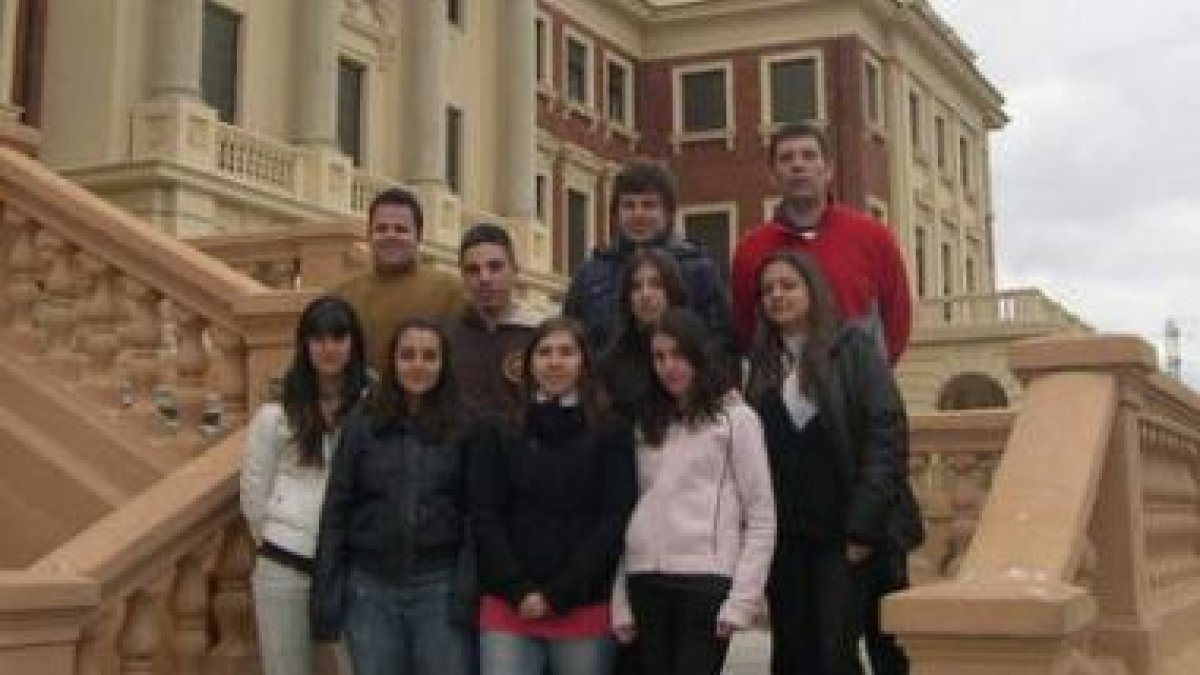 El equipo del colegio La Asunción que ha recibido el premio sobre patrimonio.